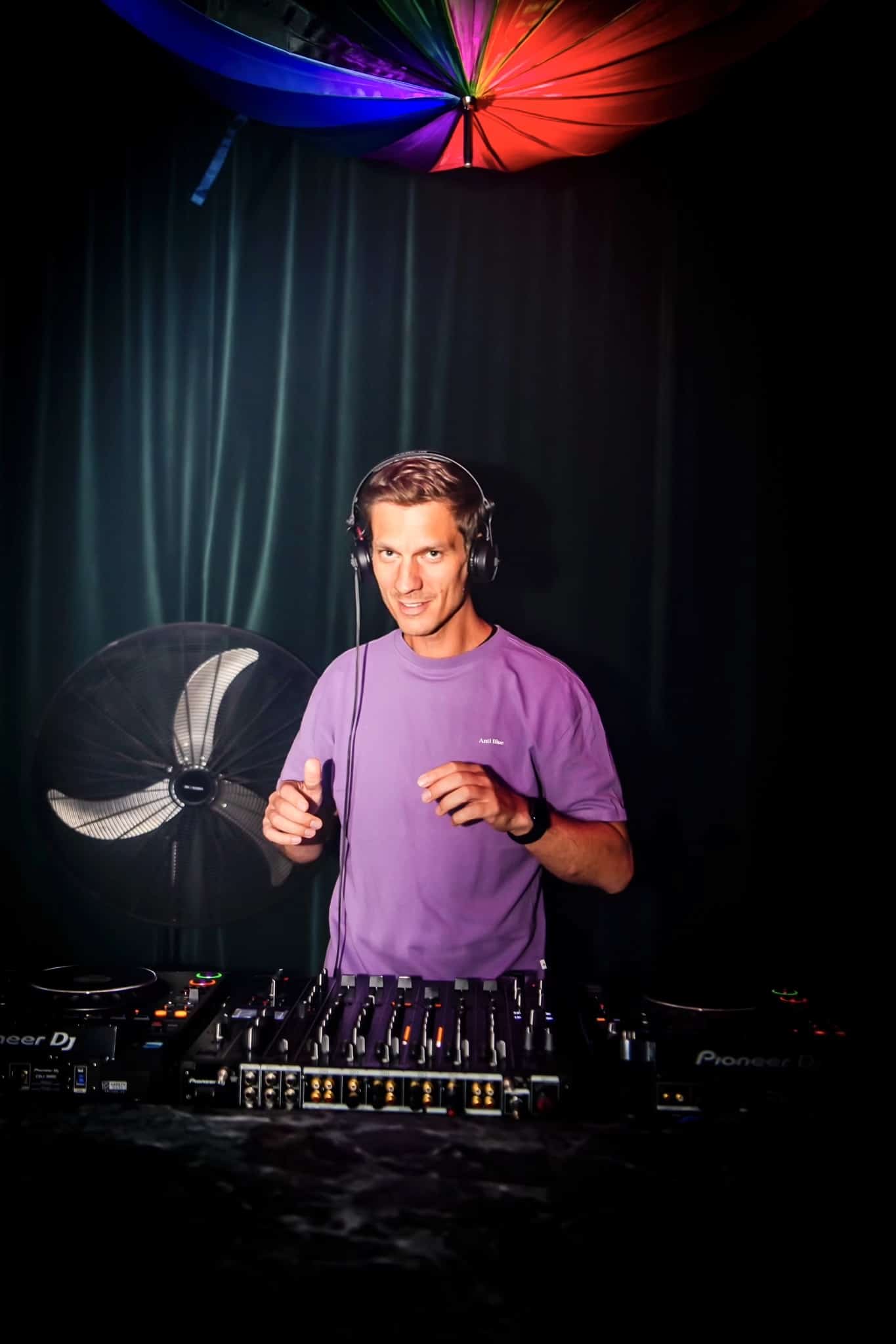 Zör Gollin live am DJ-Pult