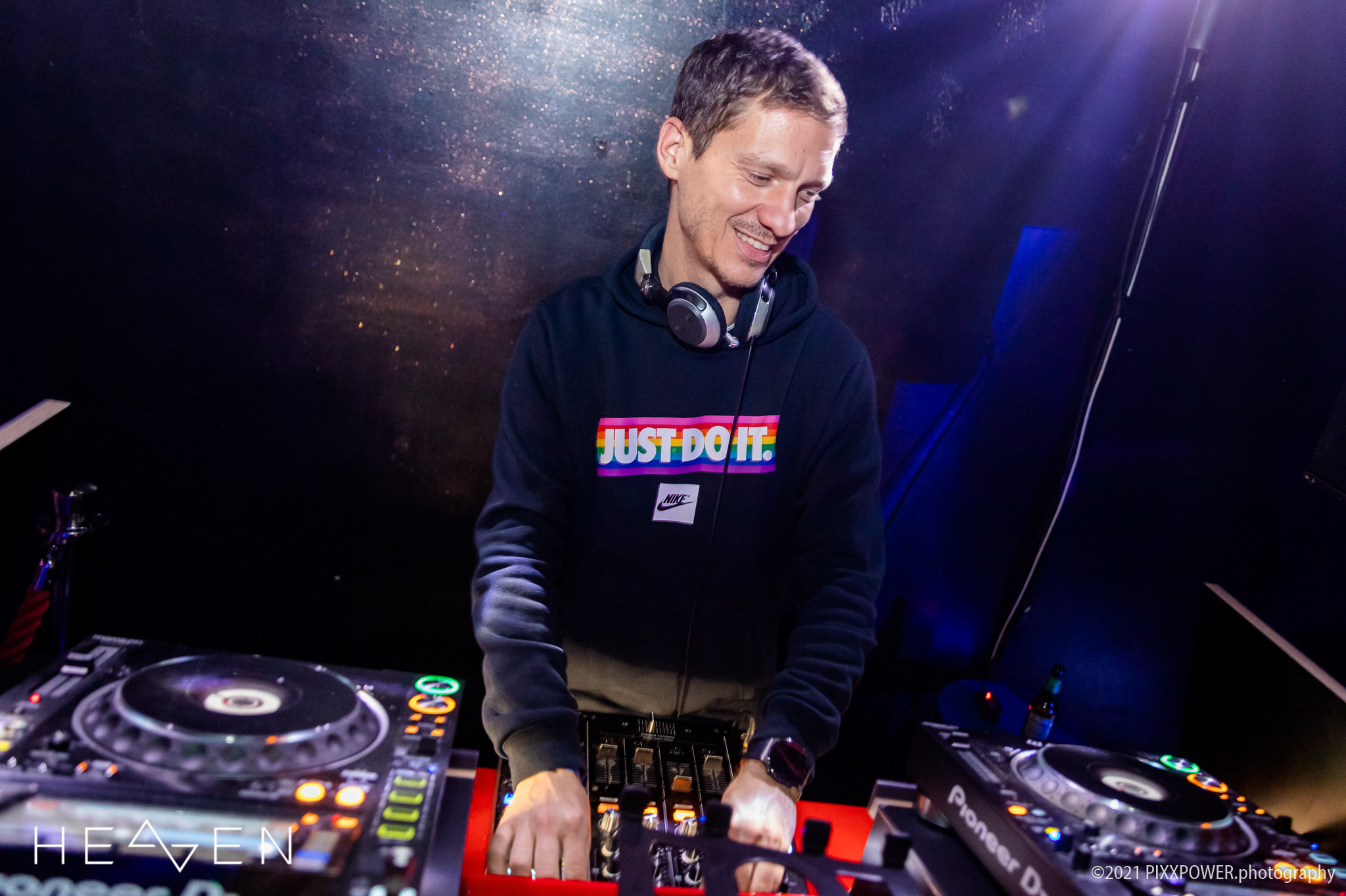 Zör Gollin live hinter den Decks